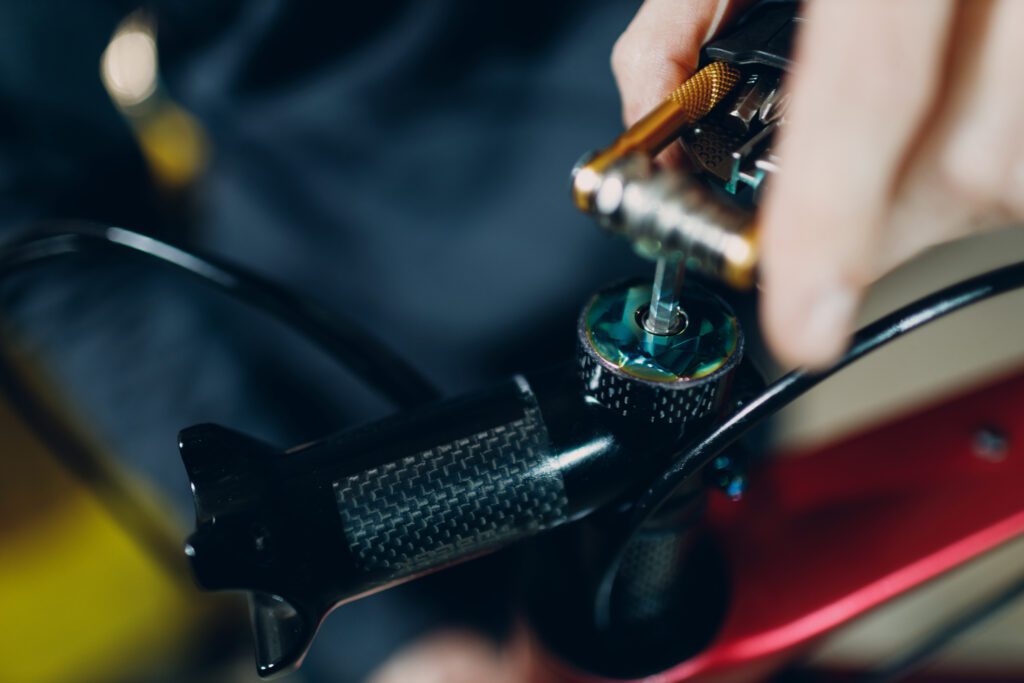Comment Poser de la Fibre de Carbone dans un Moule : Un Guide Complet